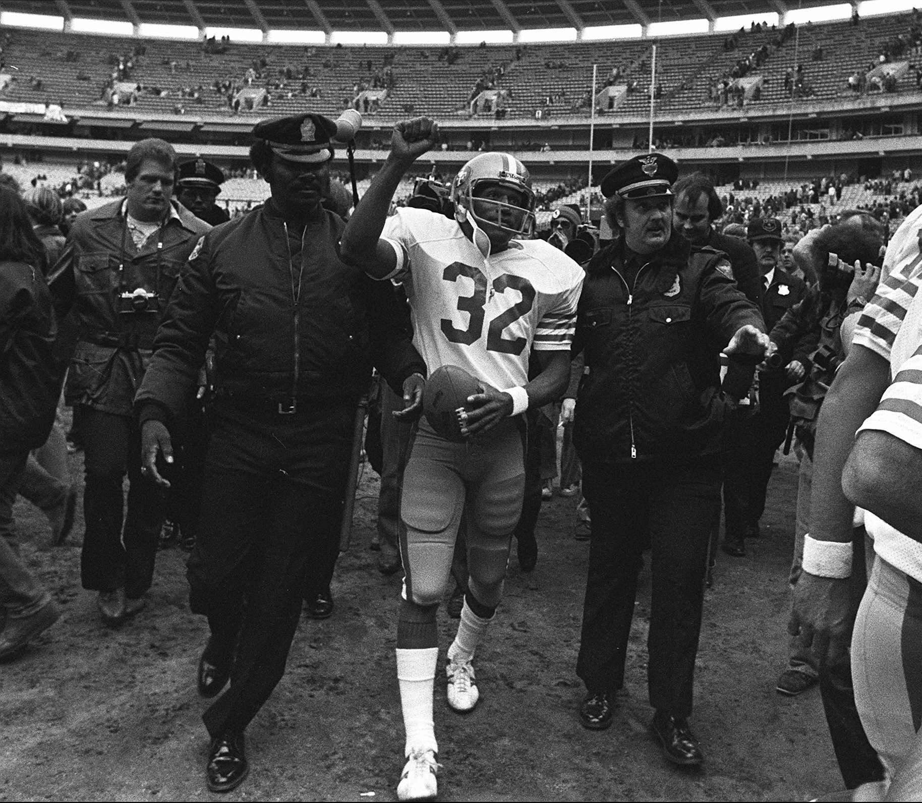 O.J. Simpson, playing for the San Francisco 49ers, walks off the field after his final NFL game in December 1979. 