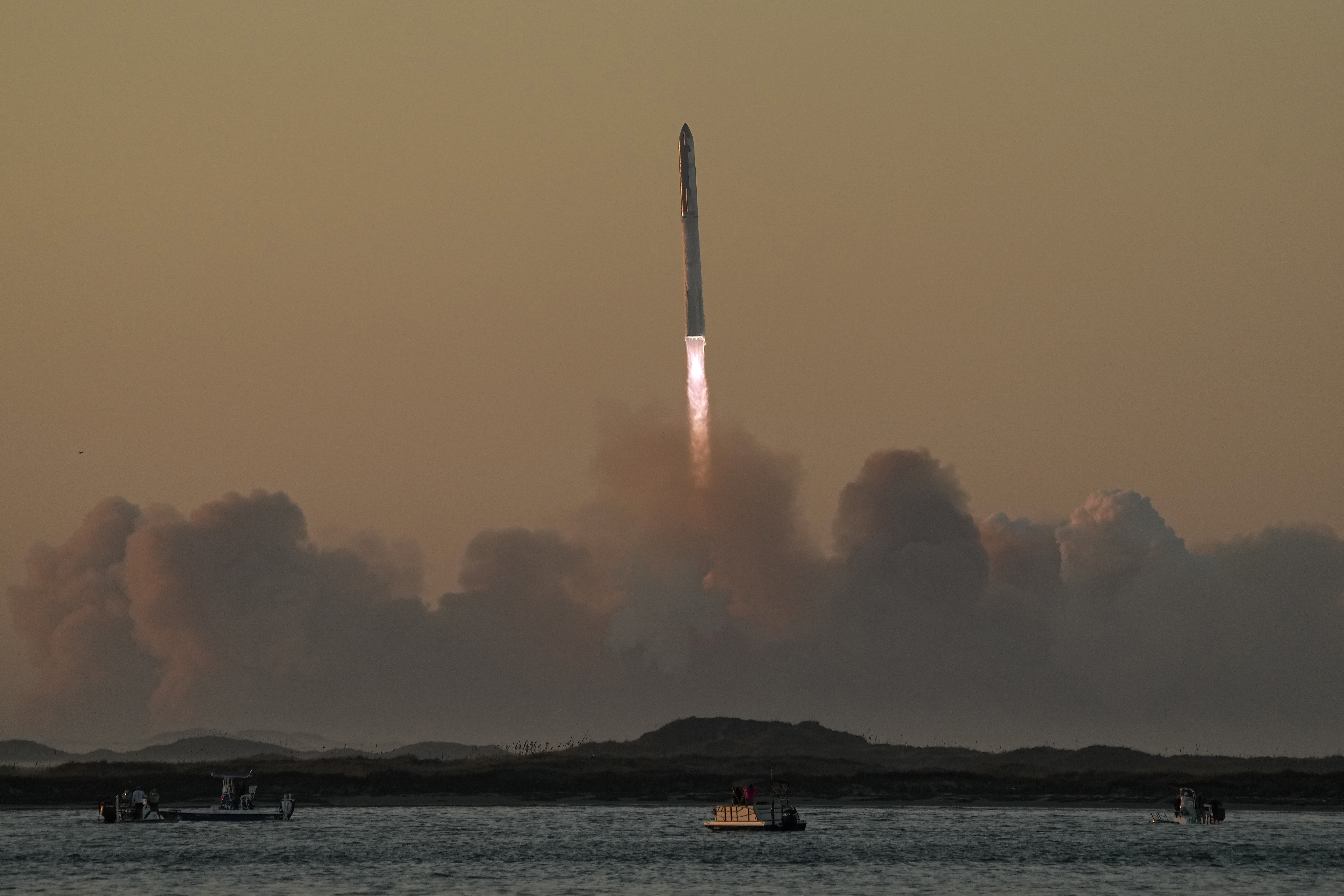 November 18, 2023 - SpaceX Starship rocket lost in second test flight