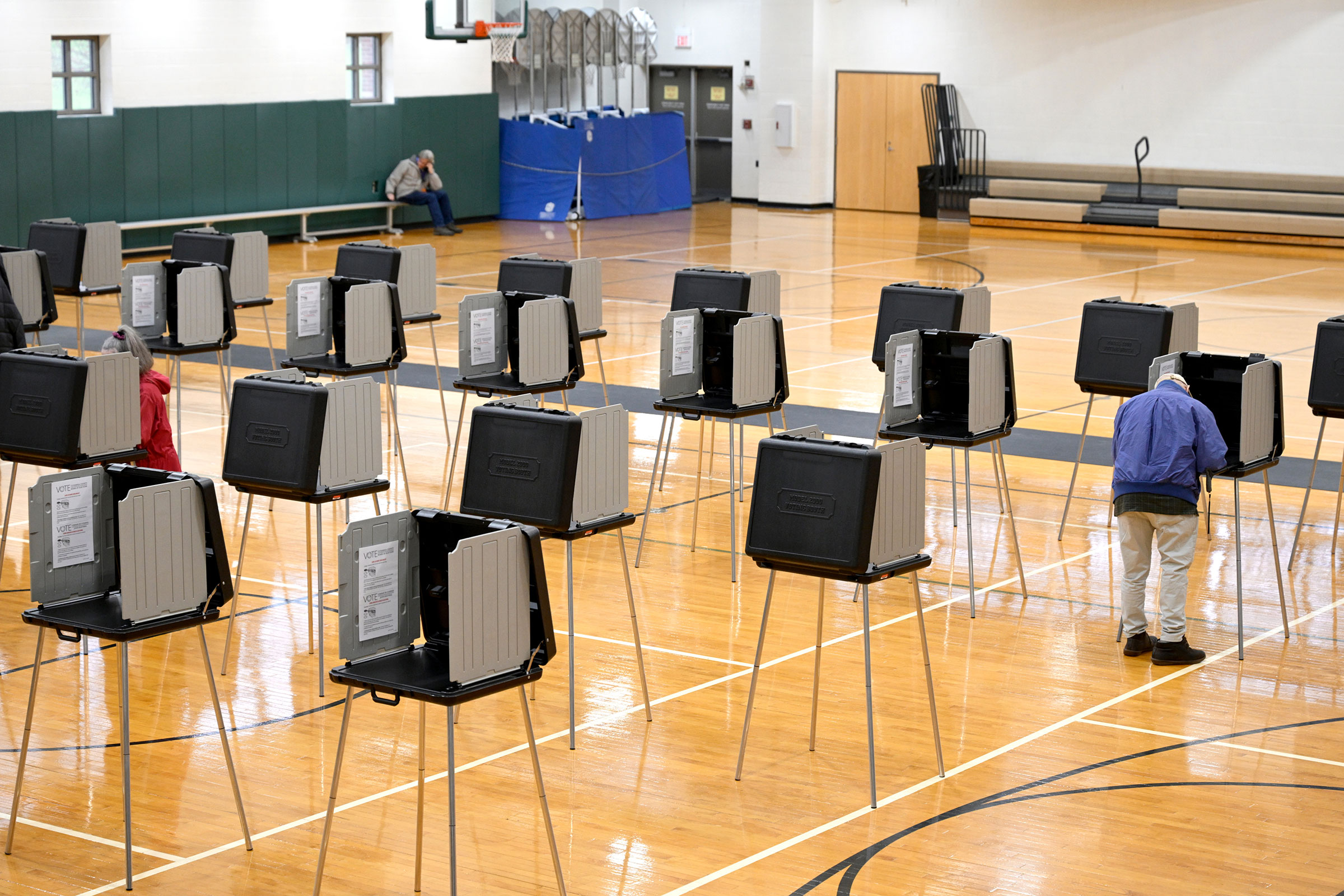 Voters fill out their ballots at a polling station in Cleveland Heights, Ohio, on Tuesday, March 19.