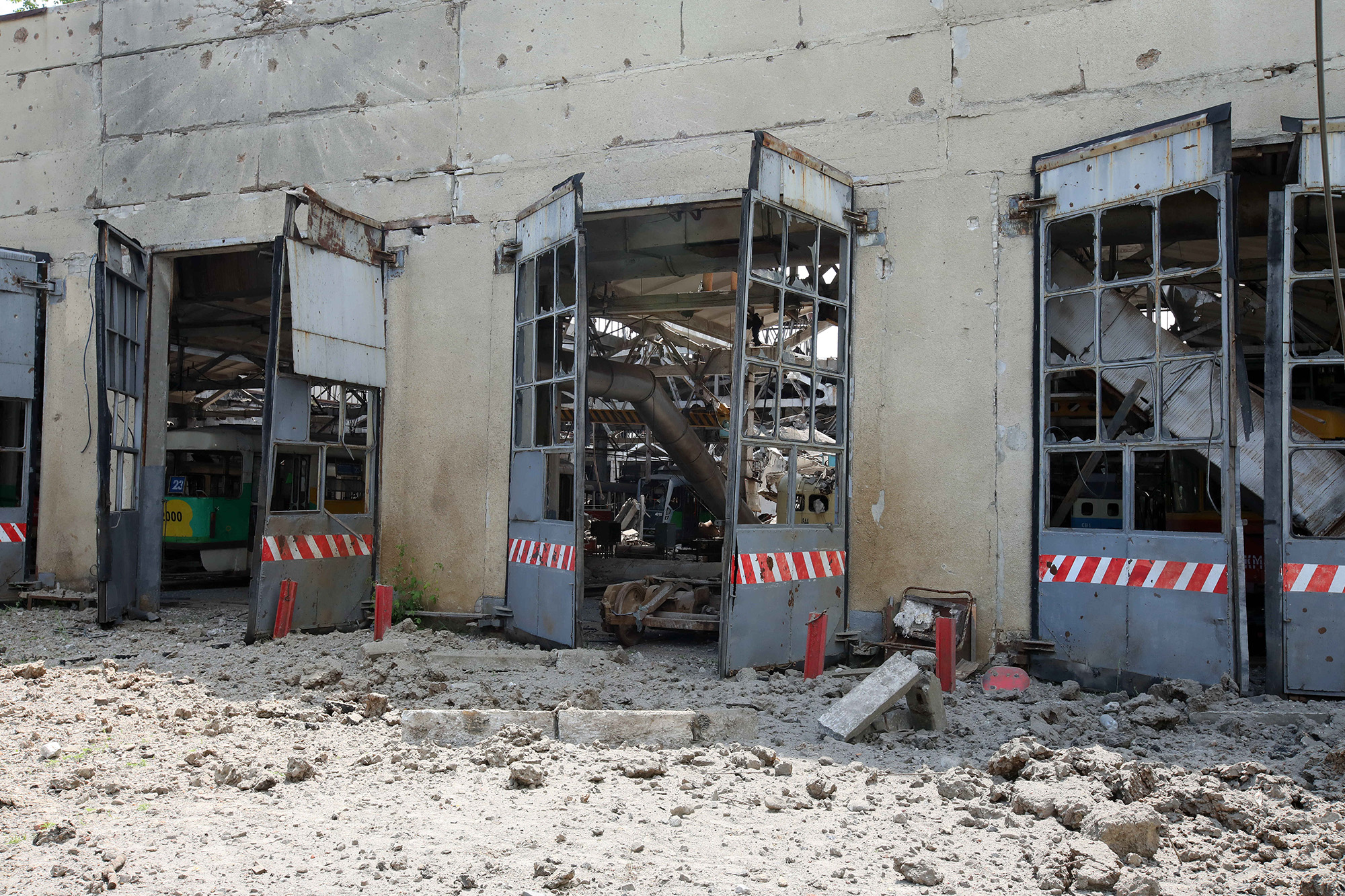 Ukrajinskí predstavitelia uviedli, že bombardovanie v okolí Charkova zosilnelo cez noc bez vpádu ruských síl