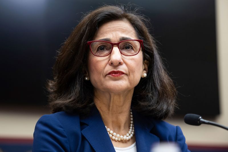 Der Präsident der Columbia University, Minouche Shafik, bereitet sich auf seine Aussage vor dem Ausschuss für Bildung und Arbeitskräfte des Repräsentantenhauses während einer Anhörung zur Reaktion der Columbia University auf Antisemitismus am 17. April in Washington, D.C. vor. 