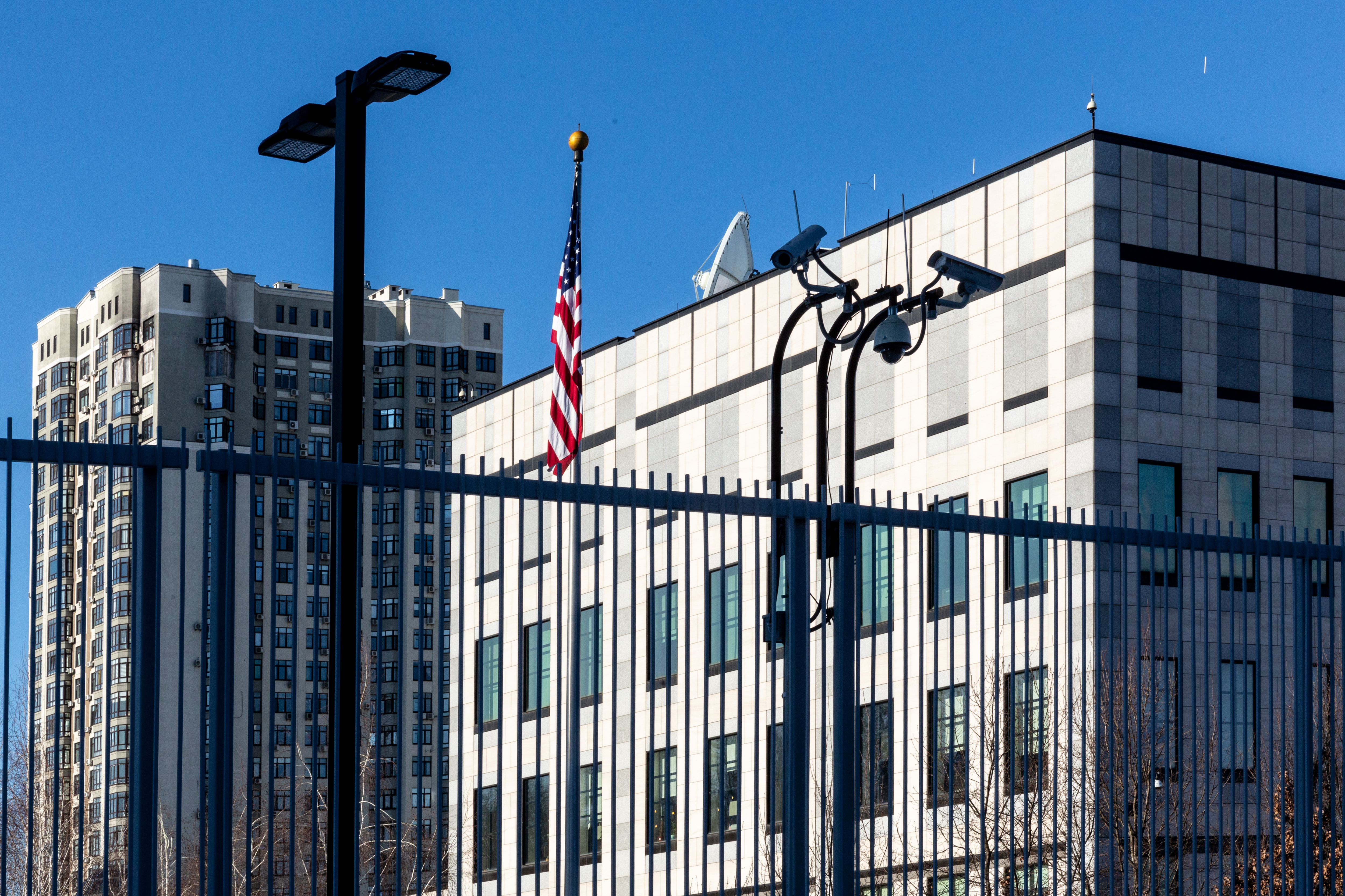 The US Embassy building in Kiev stays empty on February 23 as the diplomatic staff were ordered to leave Ukraine.