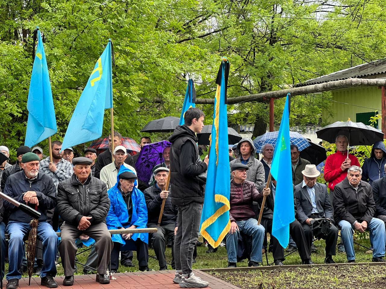 About seventy people in the Crimean capital have defied official warnings to commemorate the victims of Stalin’s mass deportation of the Tatar people in 1944.