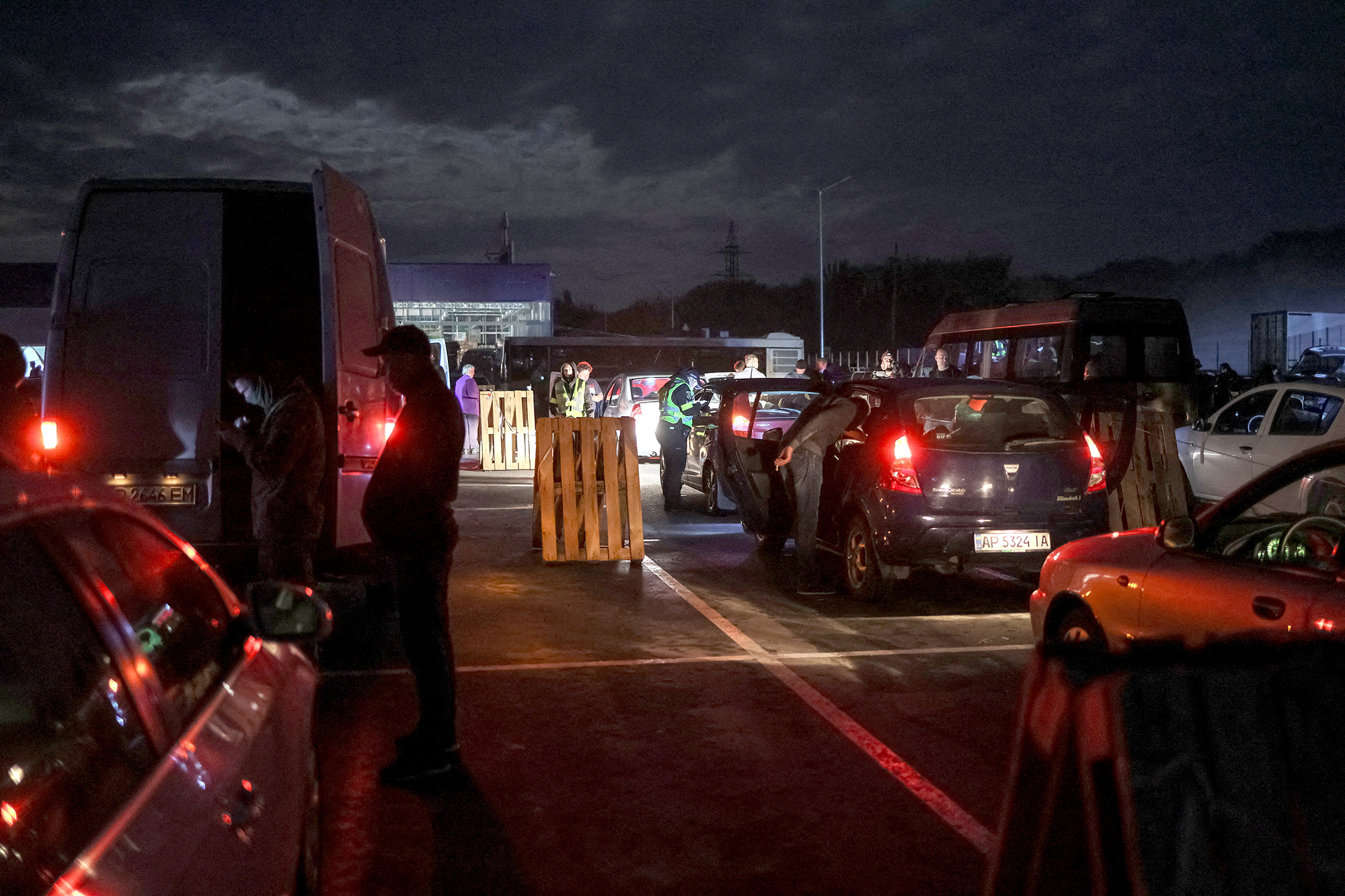 Cars carrying Ukrainian refugees from Mariupol arrive at a registration and humanitarian aid center in Zaporizhzhia, Ukraine, on May 14.