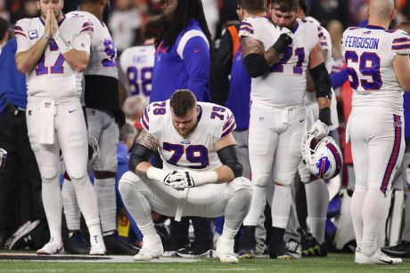 Damar Hamlin Collapse Shocks, Saddens Players During Bills-Bengals Game –  NBC 5 Dallas-Fort Worth