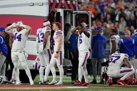 Damar Hamlin update: Buffalo Bills safety breathing on his own, posts on  Instagram for the first time since collapse - ABC11 Raleigh-Durham