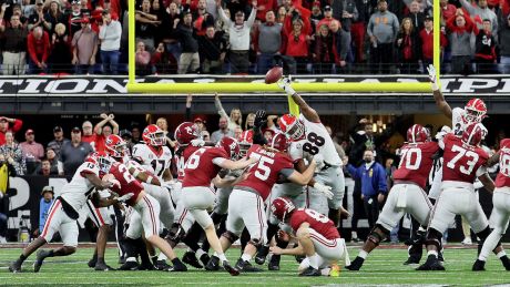 14 Georgia vs Alabama (PLAYER JUMPS INTO OUTFIELD WALL)