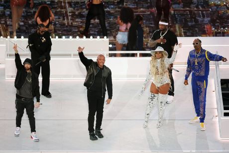 Live Updates: Super Bowl 2022 score, highlights, halftime show