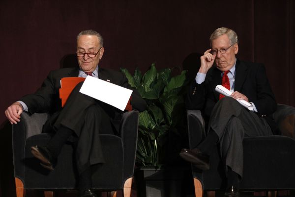 Senate Majority Leader Mitch McConnell (r.) and Senate Democratic Leader Chuck Schumer in 2018. 