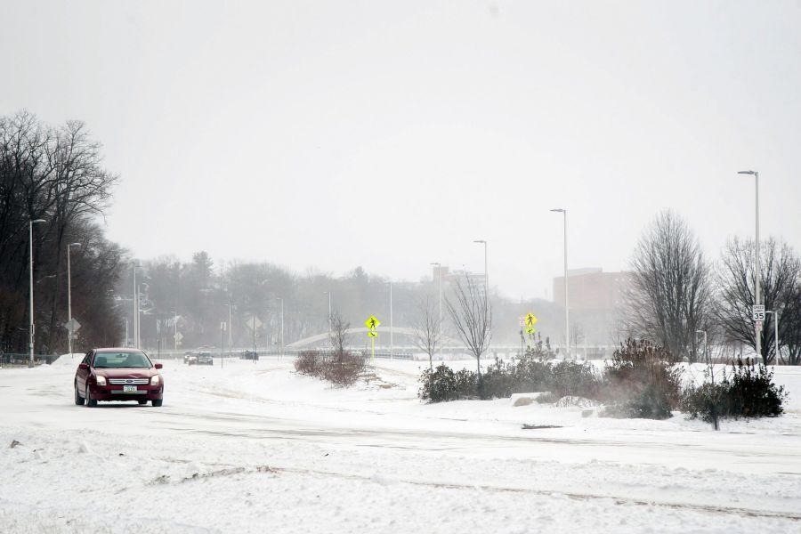 Winter storm: Why is US freezing when everywhere else is hot?