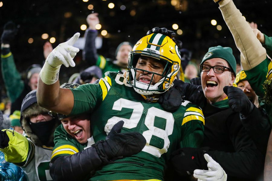 November 14, 2021: Green Bay Packers quarterback Aaron Rodgers (12) give  the 'I love you' sign during the NFL football game between the Seattle  Seahawks and the Green Bay Packers at Lambeau