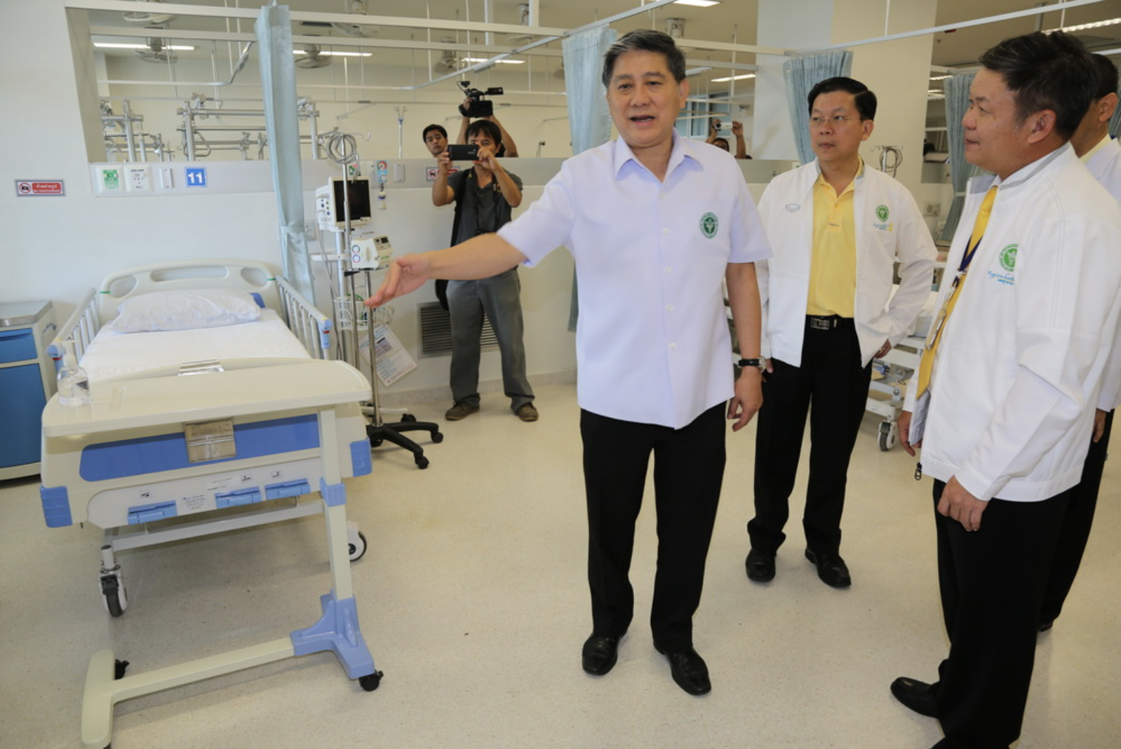 Dr. Jatyad Chokmangmuk, Secretary of Thailand's Ministry of Public Health, shows off the treatment system at Chiangrai Prachanukroh Hospital.