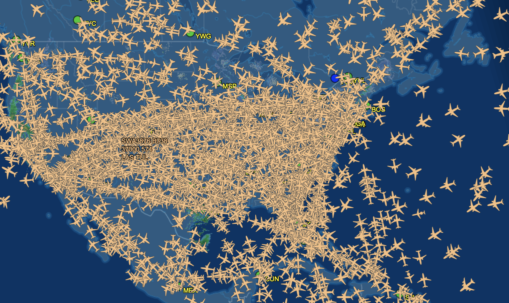 A look at all the planes flying over the US right now