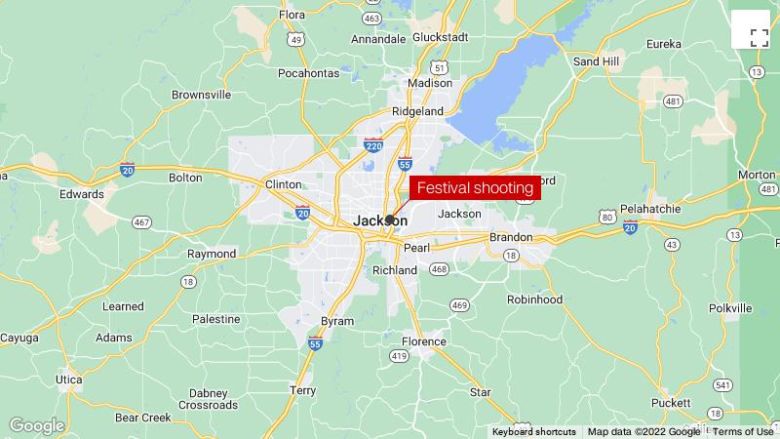 Ten minste 1 dead and five injured after gunfire breaks out at a Jackson, Mississippi, fees