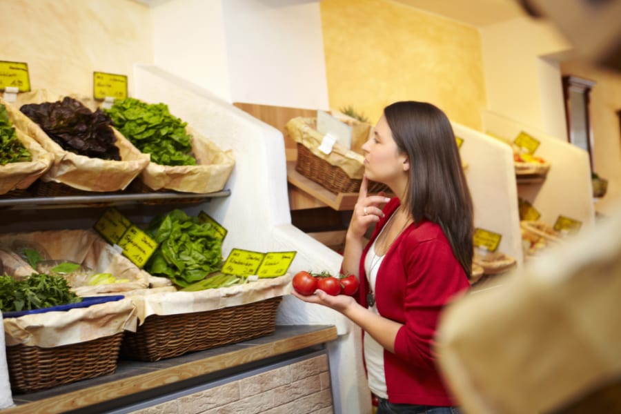 organic vegetables shopping healthy eating