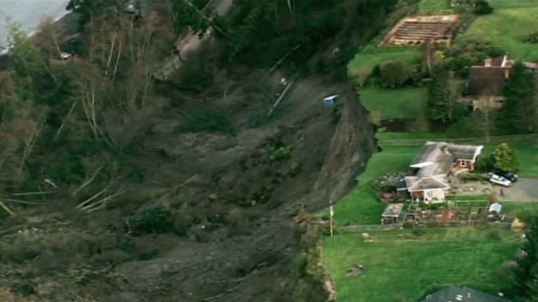 raney wa landslide threatens homes_00000909