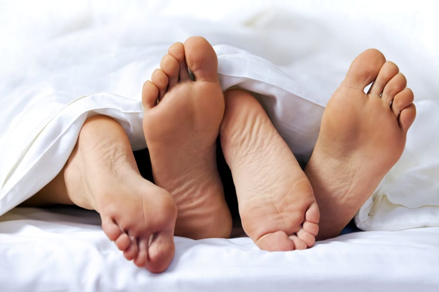 sex couple feet bed