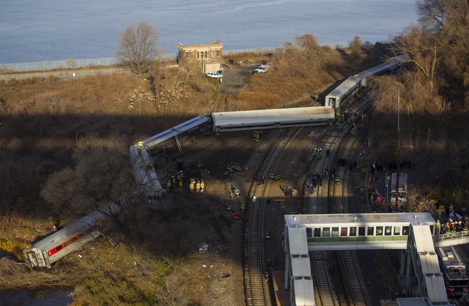 06 new york train derailment