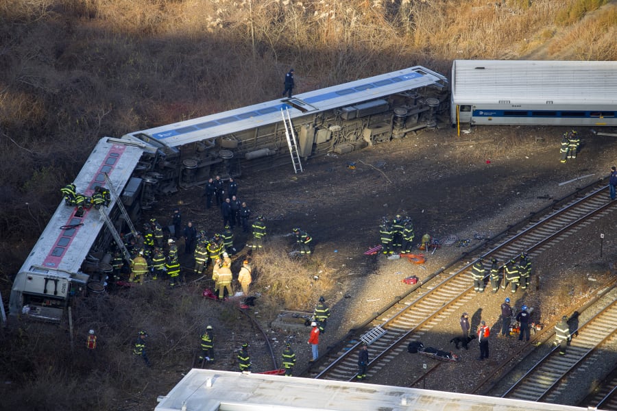 08 new york train derailment