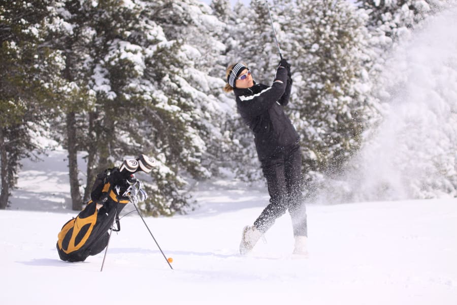 snow golf gstaad shot