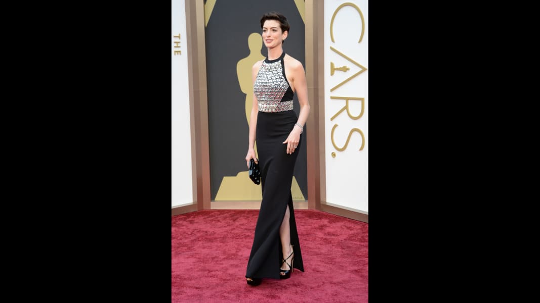 37 oscars red carpet - Anne Hathaway