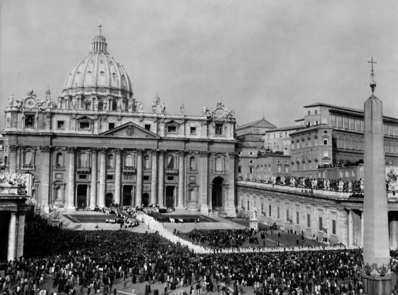 Vatican II opening procession St Peter's Basilica Rome