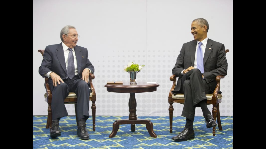 01 obama castro 0413