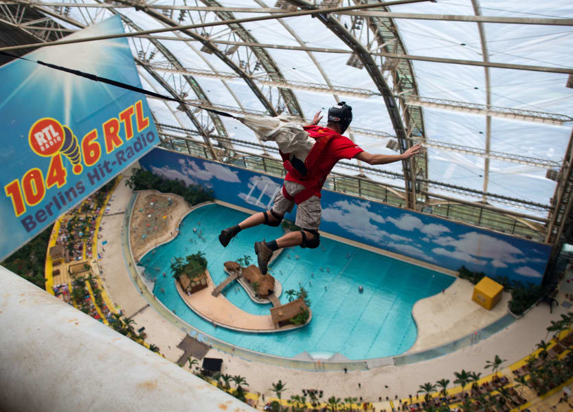 Base  jumper 4