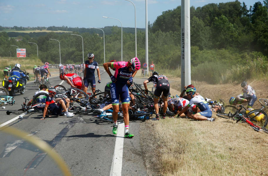 tour de france day 3 crash 2