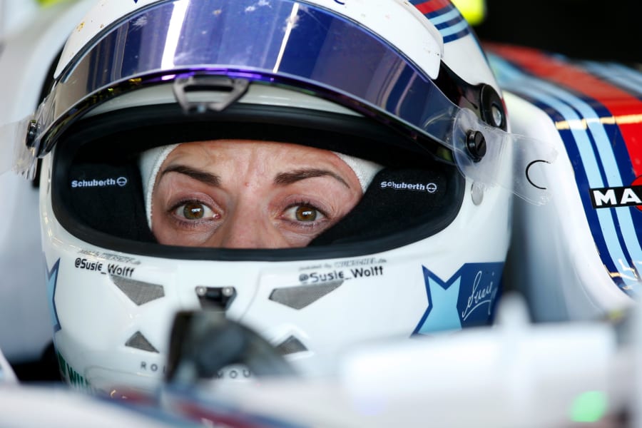 susie wolff profile in car