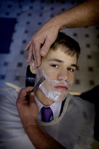 magnus carlsen shaving