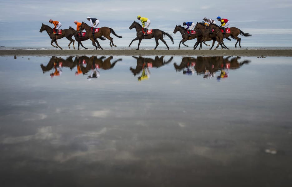 Beside The Seaside The Horse Race Where Life S A Beach