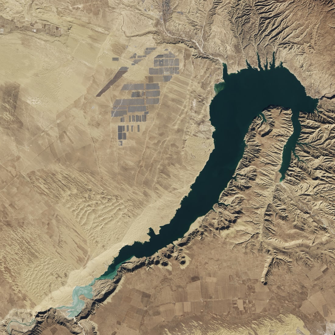 Longyangxia Dam Solar Park China 