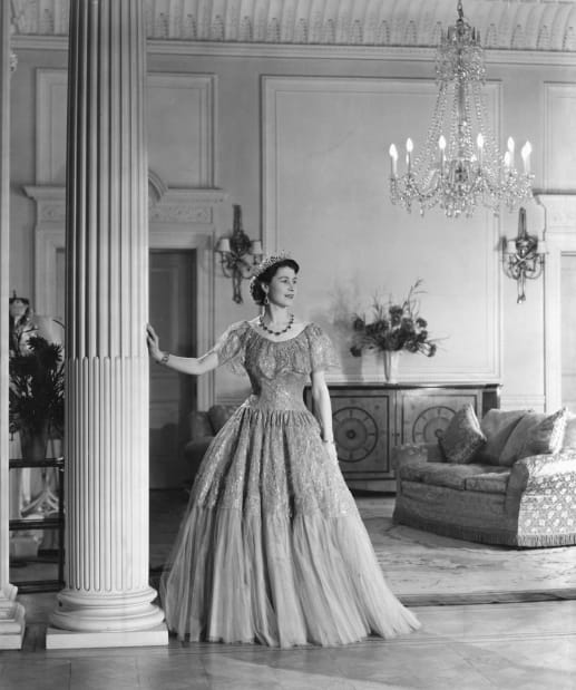 06 Queen Elizabeth fashion RESTRICTED