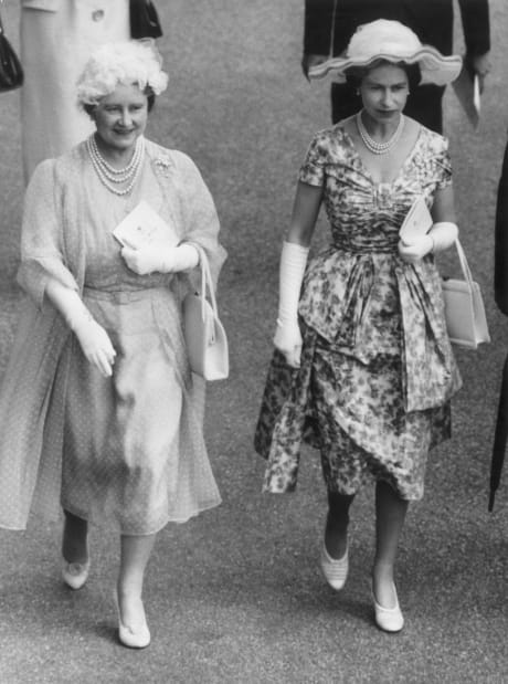 12 Queen Elizabeth fashion RESTRICTED
