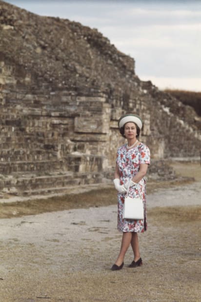 16 Queen Elizabeth fashion RESTRICTED