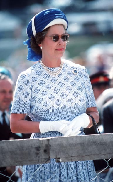 18 Queen Elizabeth fashion RESTRICTED