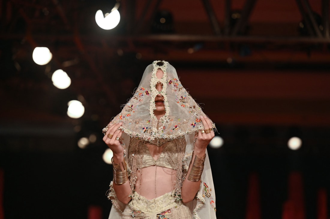 A model presents a creation by designer Anamika Khanna during the FDCI India Couture Week in New Delhi on July 31, 2022.