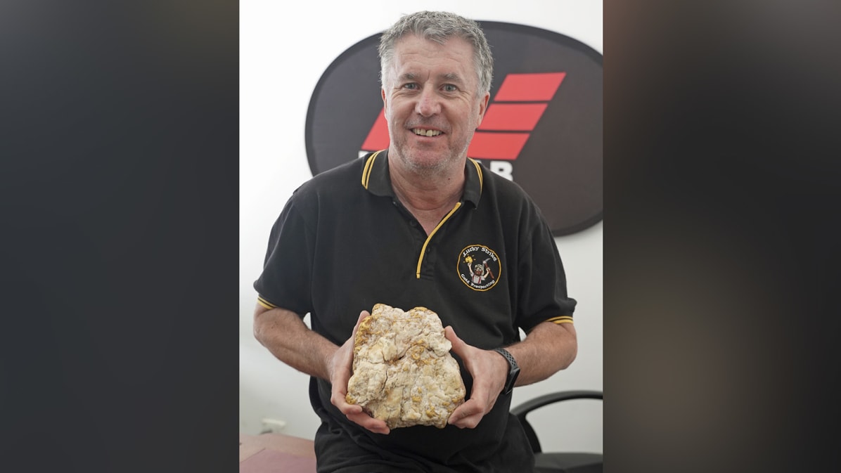 large gold nugget found in Australia in the hand of valuer Darren Kamp. 