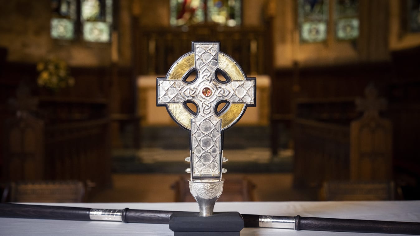 The fragment of the True Cross incorporated into the coronation cross was a gift from Pope Francis to King Charles III. 