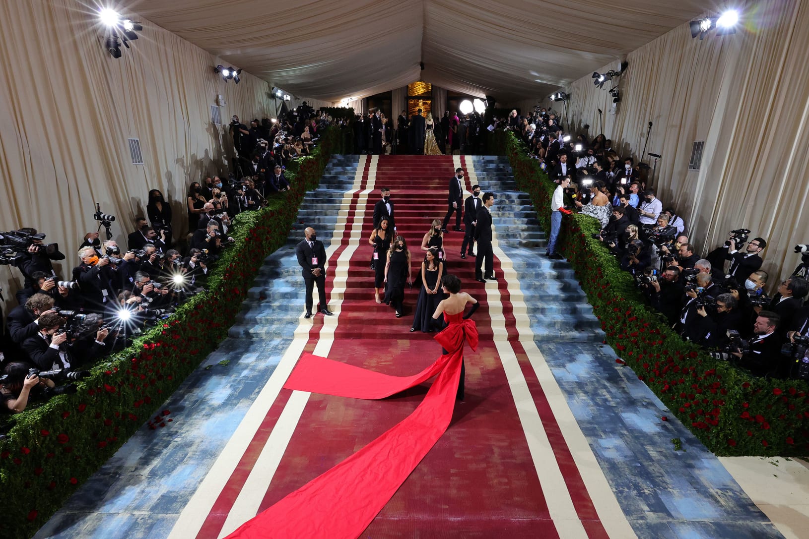 Supermodel Shalom Harlow wore a red Ralph Lauren Collection silk top with a huge bow and an equally eye-catching train. 