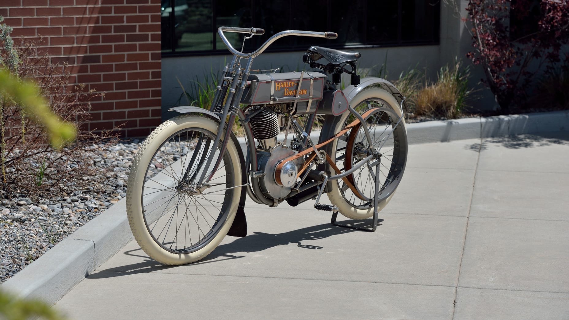 A restored 1908 Harley-Davidson motorcycle has sold for a record $935,000 at auction.