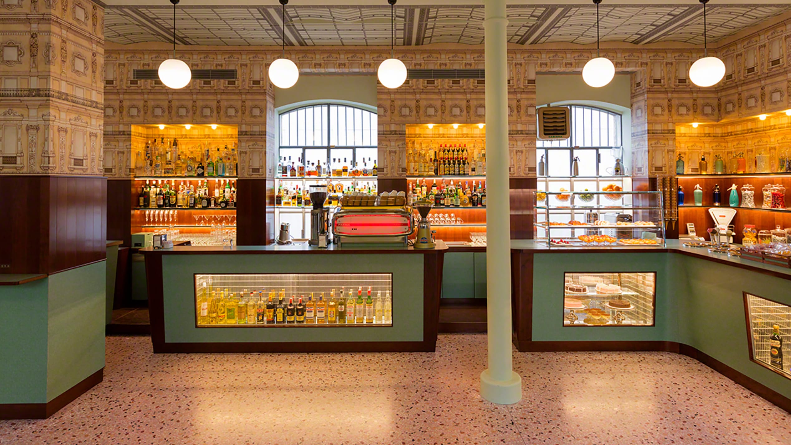 米兰咖啡馆Bar Luce，由Wes Anderson亲自在Fondazione Prada设计。 