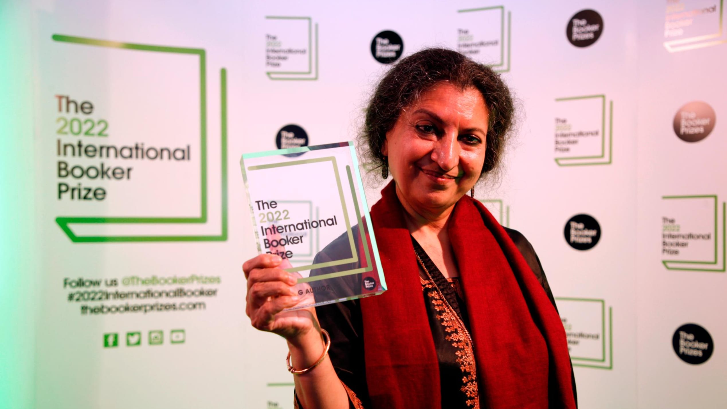 ѡ¹ Geetanjali Shree ʷҡѺҧ International Booker Prize 㹻 2022 Ѻǹͧ 