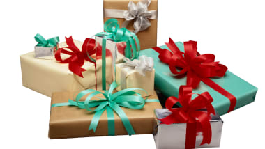 can you pack wrapped gifts in checked luggage