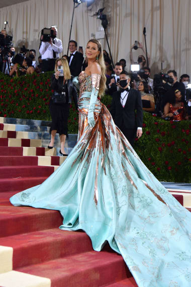 Blake Lively transforms at the Met Gala in architecture-inspired Versace gown - CNN Style