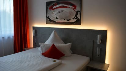 Hotel Vs Airbnb Rental Cnn Travel Editors Debate Which Is