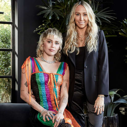 Inside Miley Cyrus Exuberant Los Angeles Home Designed By Her Mother Cnn Style