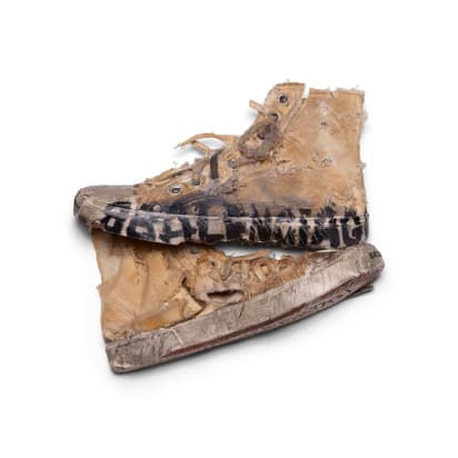 hoop heel fijn Geroosterd Balenciaga selling destroyed sneakers for $1,850 - CNN Style