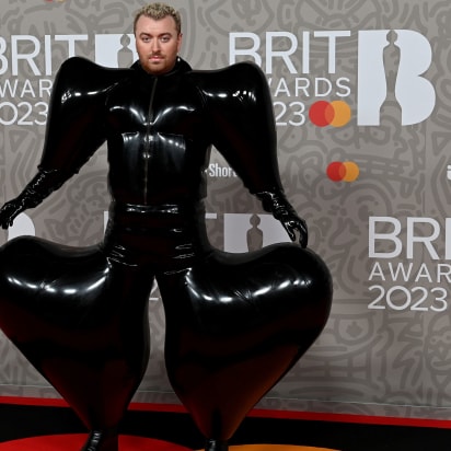 Verklaring Afwezigheid gat Sam Smith stuns in inflatable Brit Awards outfit - CNN Style